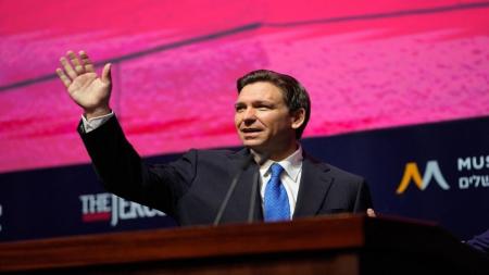 https://betting.betfair.com/politics/Ron%20DeSantis%20waves.jpg